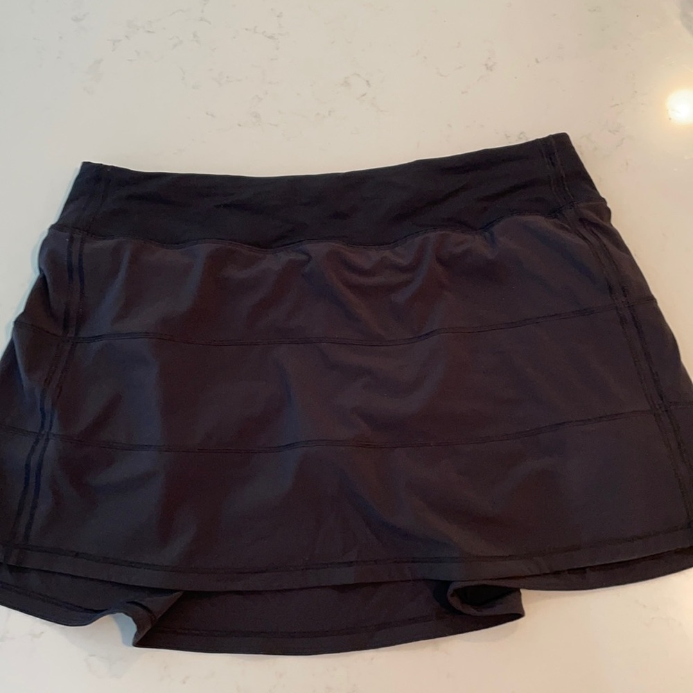 Brand new only worn once lululemon pace rival skirt size 10